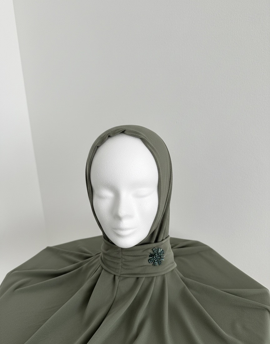 Hijab cagoule à boutons en jersey – Classic Khaki – Image 3