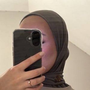 Hijab cagoule à boutons en jersey – Soft Taupe