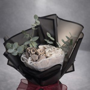 Bouquet Élégance Naturelle : Duo de Hijabs Frisés & Eucalyptus