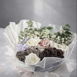 Le Bouquet Joyau Florale : Composition de 5 Hijabs Frisés (Harmonie de Nudes & Chocolat)