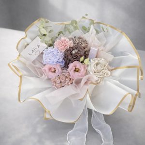 Bouquet Impérial LAIYA : Composition de 5 Hijabs Frisés & Accessoires